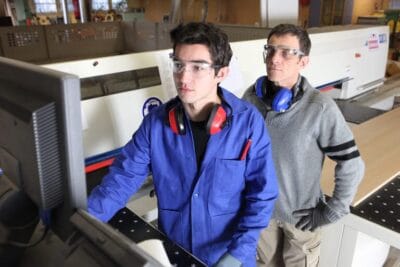 relógio de ponto e mesmo necessário para estagiário