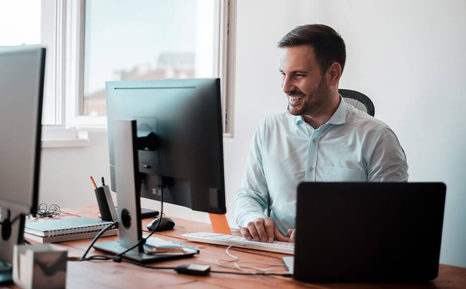 Pessoa com menos erros no seu fechamento de ponto