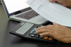 Multa FGTS: saiba como funciona e como calcular