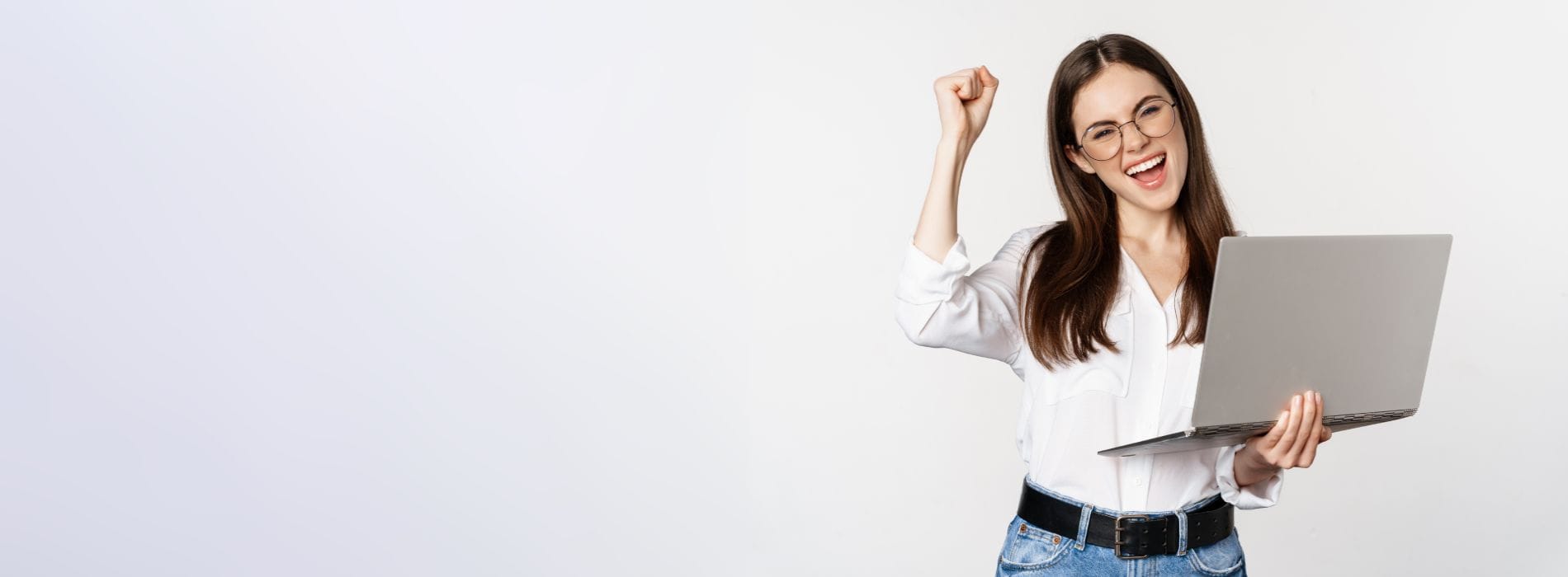 Empresária feliz com a gestão de férias da Ortep
