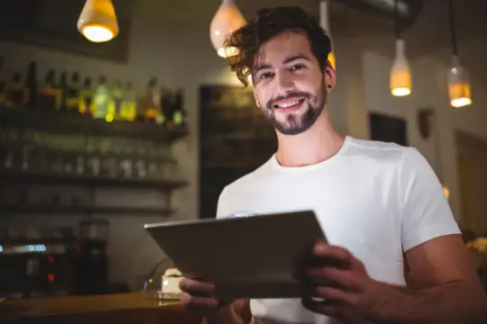 Por que restaurantes perdem dinheiro sem controle de ponto